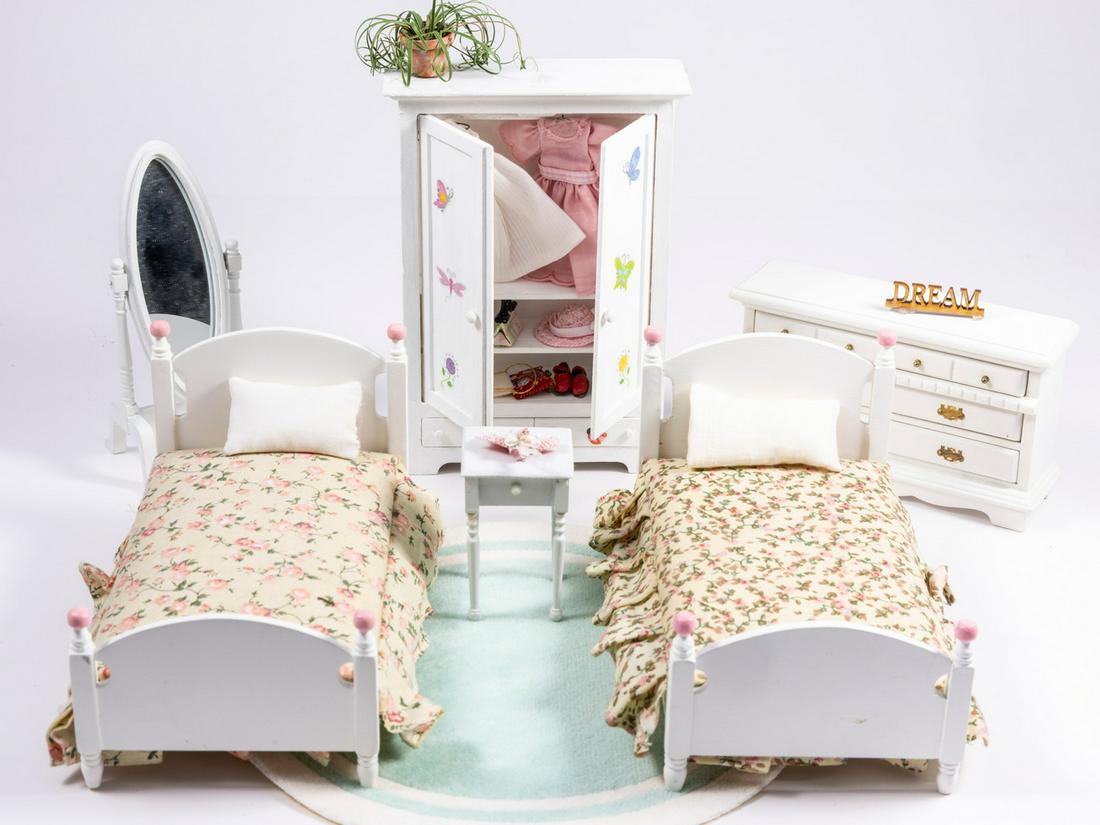 Bedroom Set with 2 Beds - Little Girls (1 of 7)