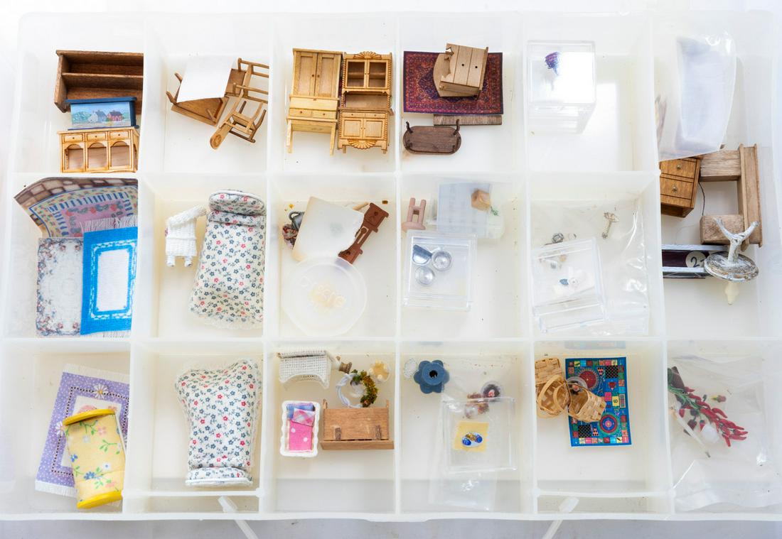 1/4" Quarter Scale Bedroom & Kitchen Furniture with Accessories (1 of 9)