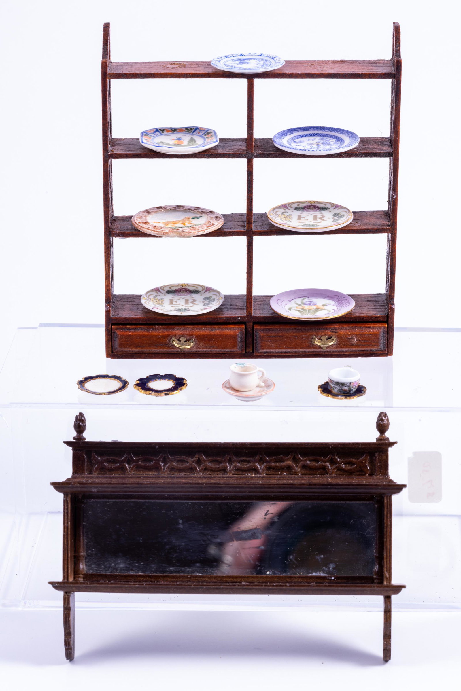 Bespaq Plate Display With British Porcelain Plates (1 of 9)