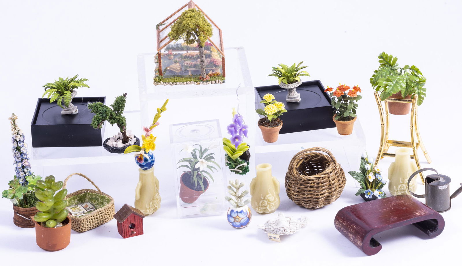 Pat Russo 1:144 Scale Greenhouse with Variety of 1" Flowers and Plants (1 of 12)