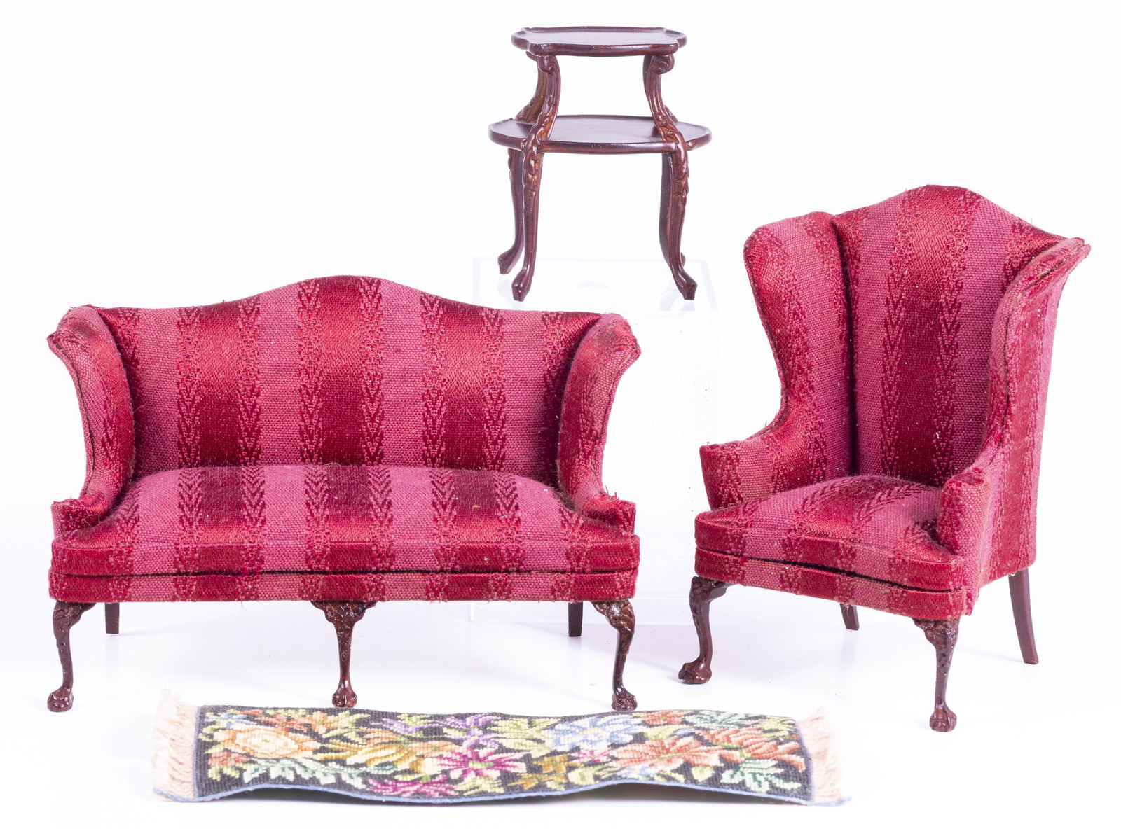 Bespaq Red Furniture with Needlework Rug (1 of 8)