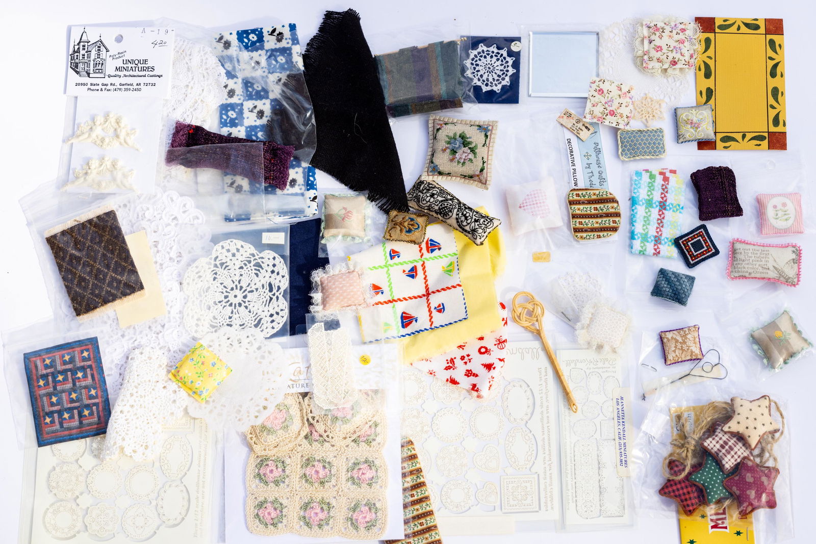 Bedding with Pillows Assortment (1 of 10)