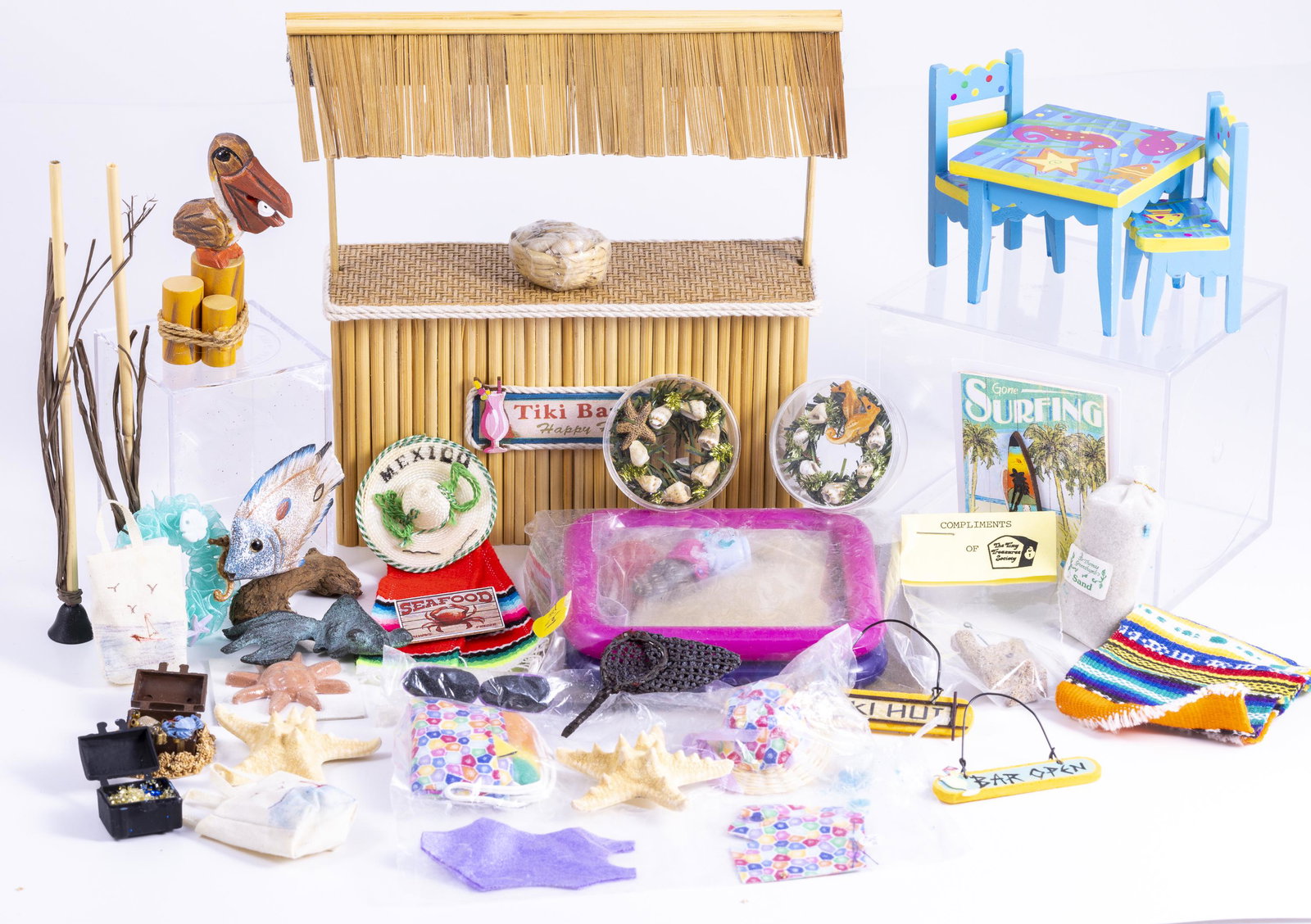 Handmade Tiki Bar with Beach Accessories (1 of 11)