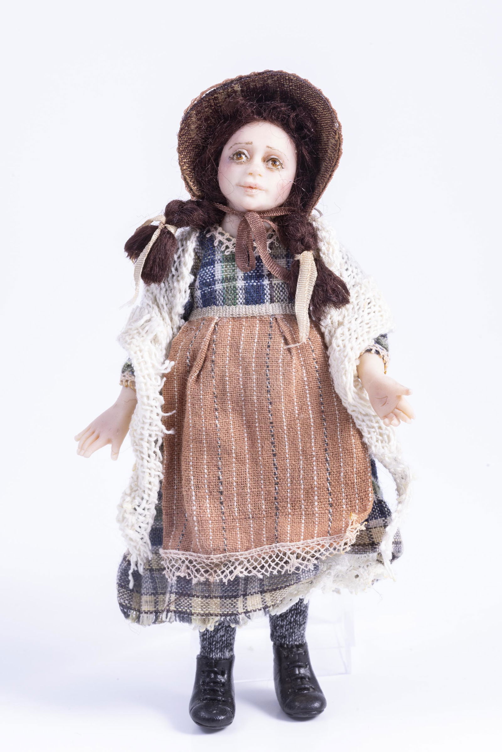 Porcelain Sculpted Little Girl in Old Fashioned Clothing (1 of 5)
