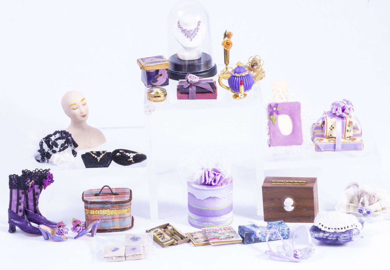 Lavender and Purple Ladies Accessories Assortment (1 of 9)