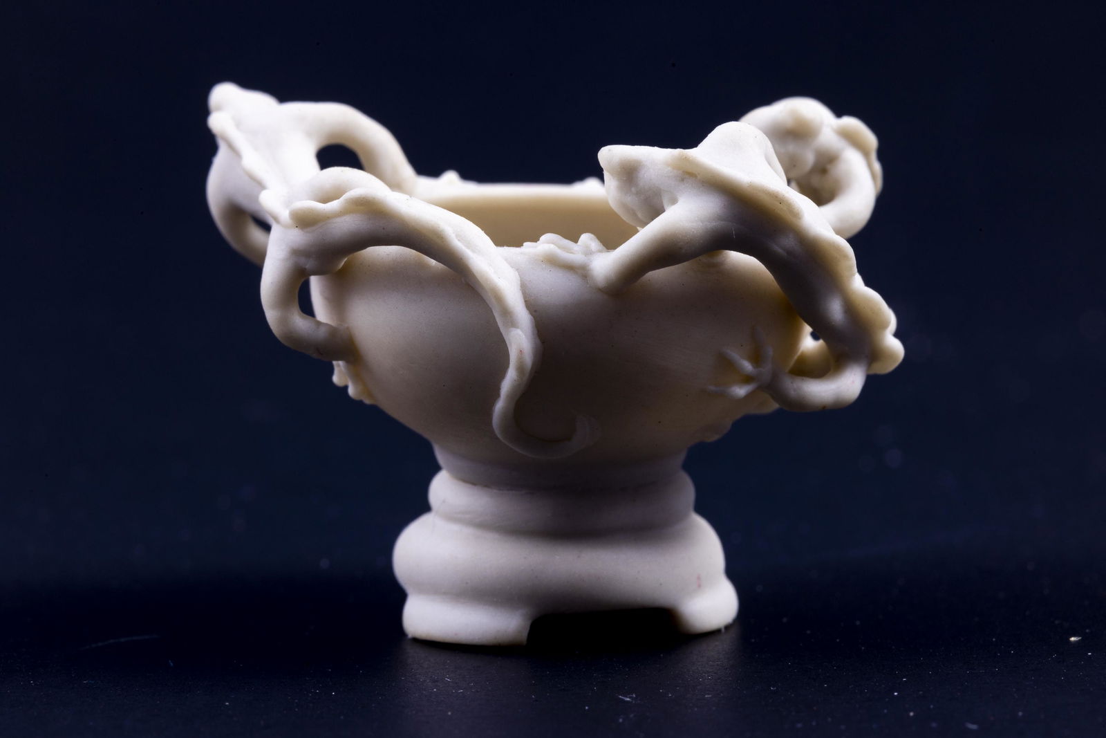 Vince Stapleton Vase with Geckos (1 of 5)