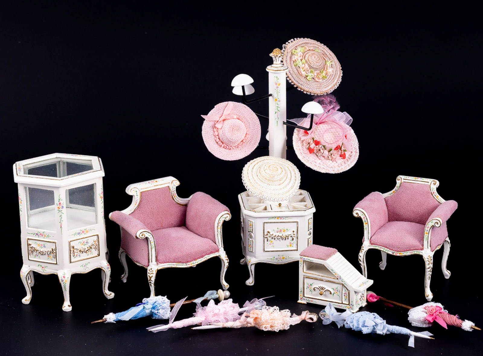 Bespaq White Painted Hat Stand & Shop Furniture With Hats & Parasols