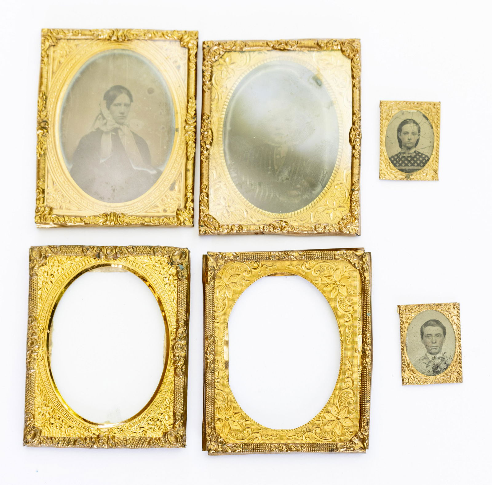 Ormolu Vintage Picture Frames & Pictures - Six Piece Assortment (1 of 4)