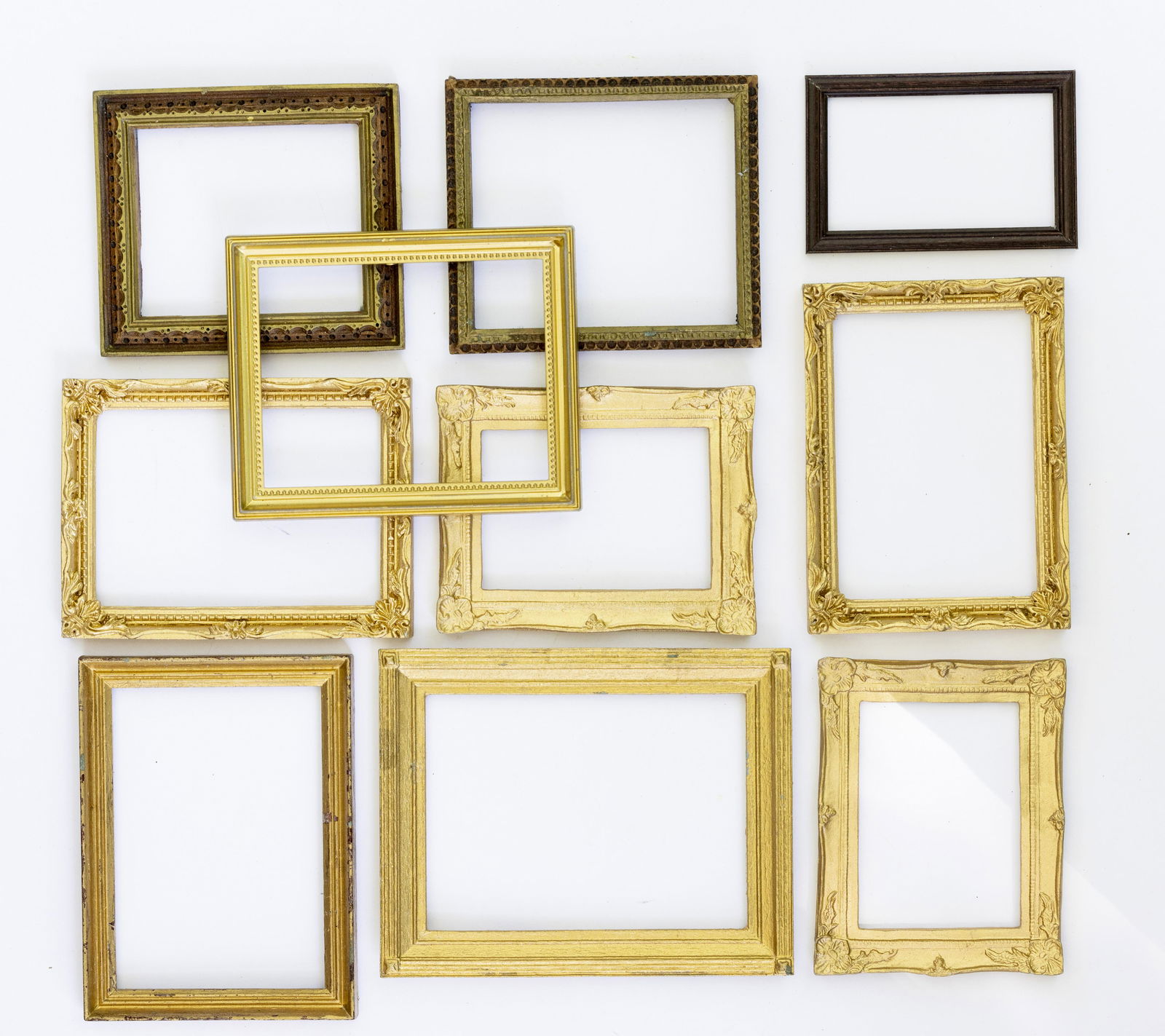 10 Square and Rectangular Picture Frames with Gold or Wood Color: Variety of 10 assorted picture frames. Made of resin, decorative with gold and wood highlights.