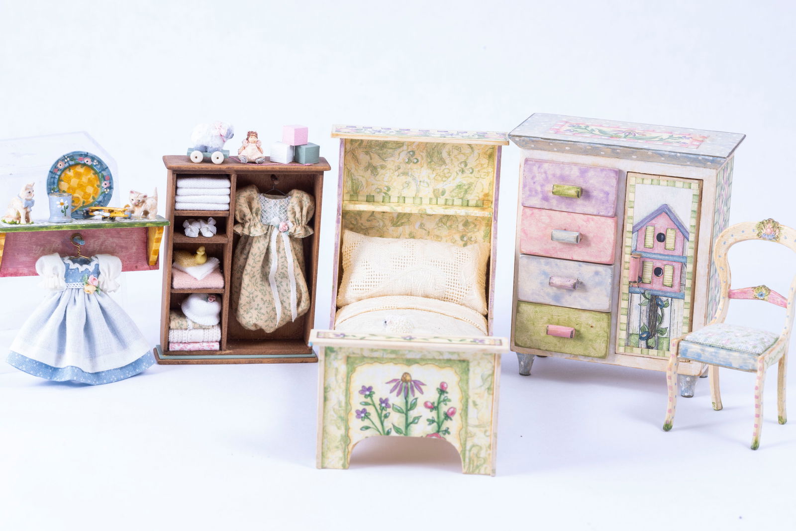 Robin Betterley Child's Bedroom Set with Decorated Wardrobe (1 of 12)