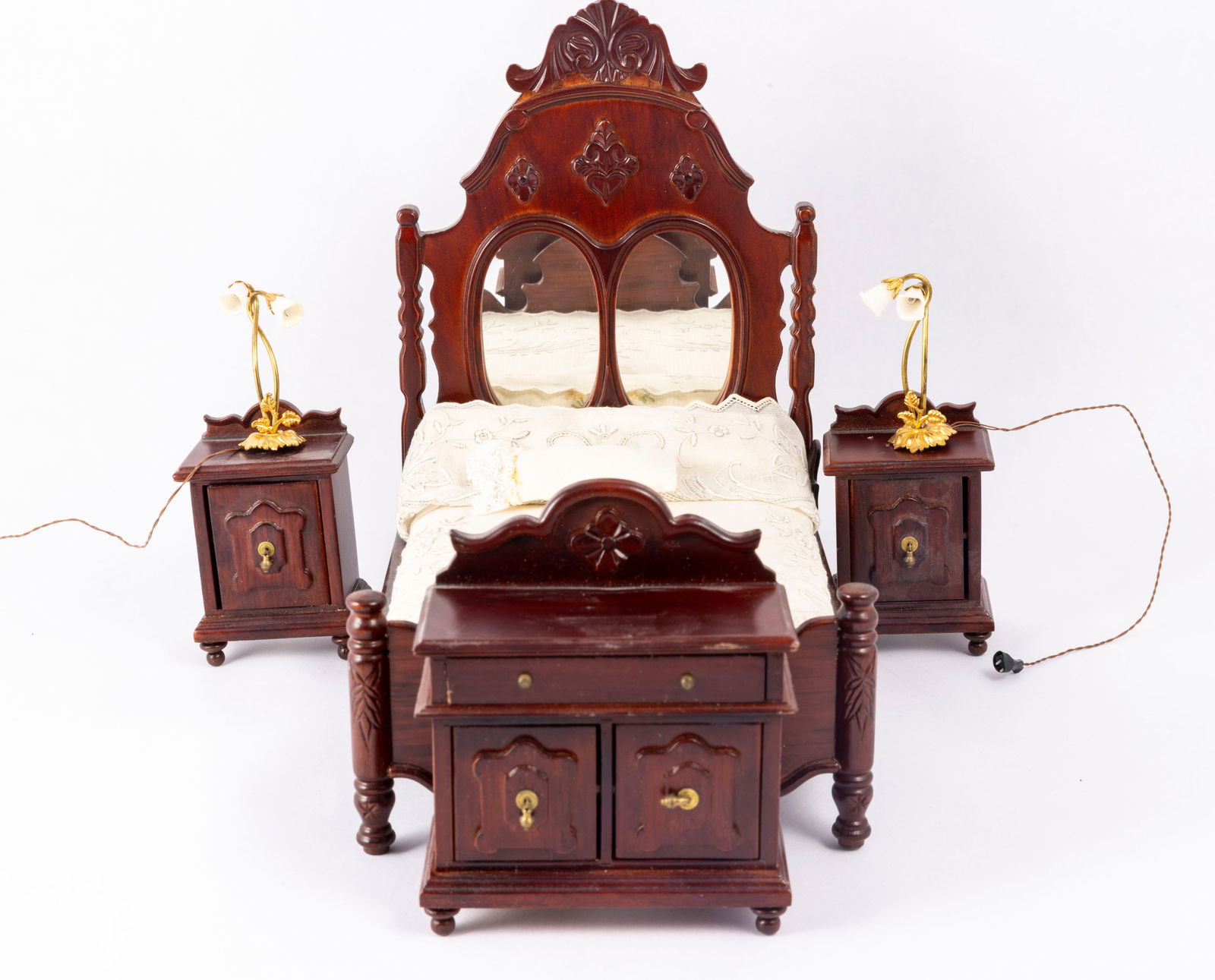 Bespaq Victorian 5 Pc Bedroom Set with Lamps (1 of 8)