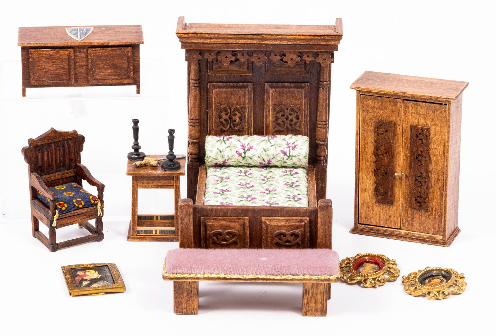 Half Scale Tudor Furniture / Castle 1:24 (1 of 11)