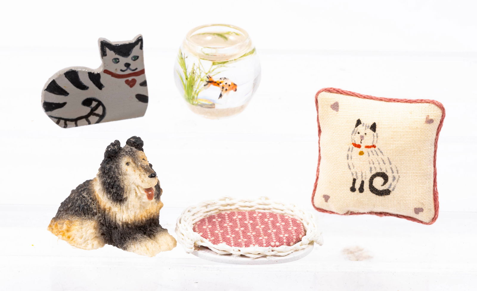 Pet Friends with Fishbowl & Peggy Taylor Wicker Dog/Cat Bed (1 of 8)