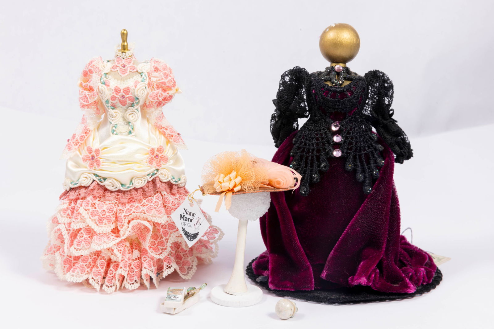 Miniature Rose Mannequins Set of 2 with Nancy Manders Hat & More (1 of 10)