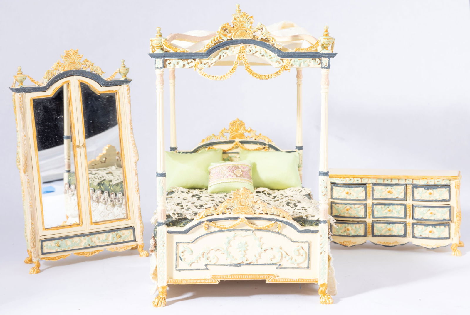 Poker Table And Two Chairs By Bespaq (1 of 6)