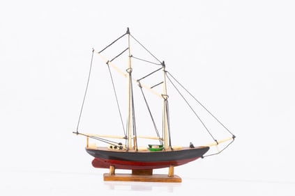 Handmade Ship Model by R. Traetta '96
