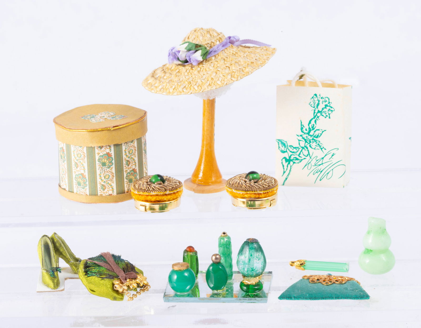 Ladies Shoes/Hat & Accessories in Greens (1 of 7)