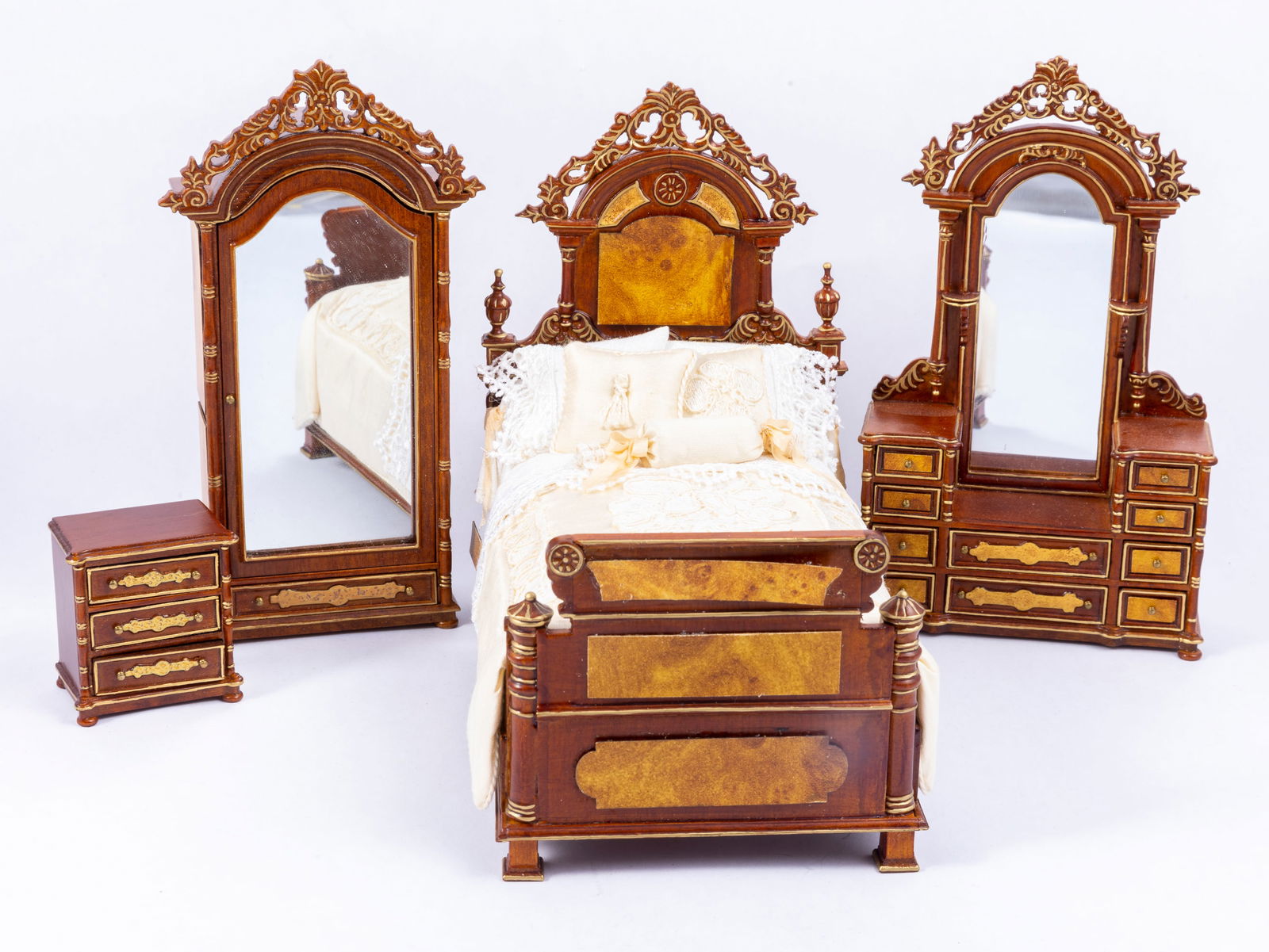 Bespaq 4 Piece Bedroom Set with Bedding (1 of 13)