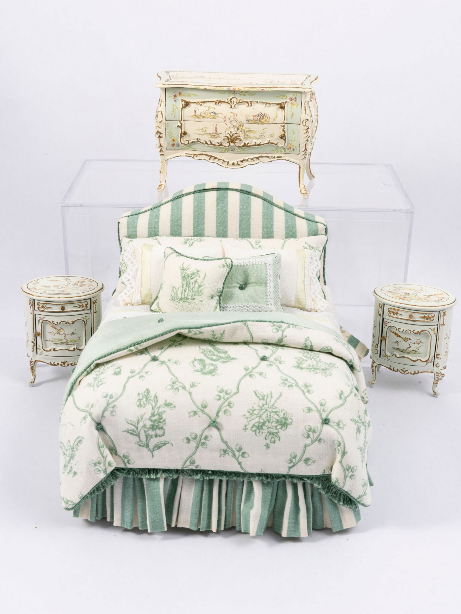 Artisan Bedroom with Bespaq Painted Funiture & Bed Dressed by Lorraine Scuderi (1 of 9)