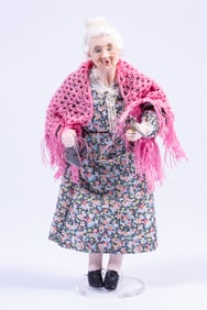 Fern Vasi Lady Doll Feeding Birds