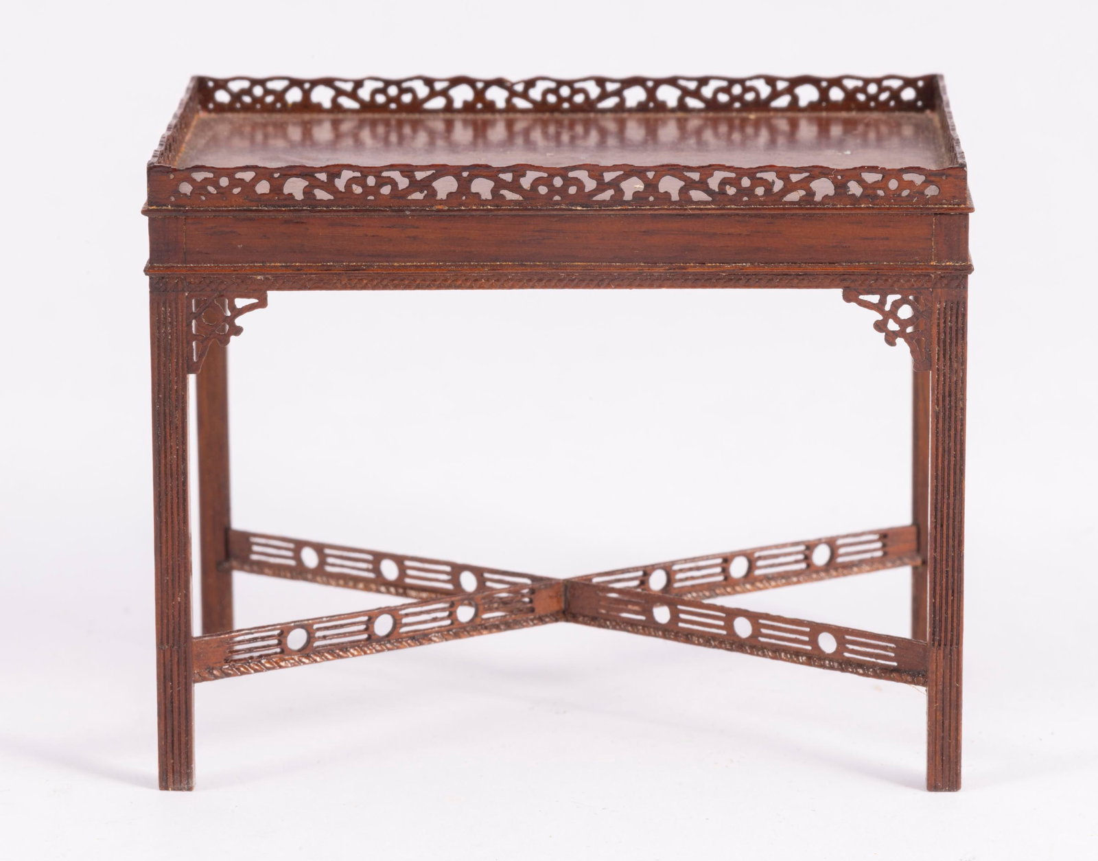 Gerald Crawford Cocktail Table / Winterthur: Gerald Crawford Cocktail Table / Winterthur. Elegant and well made by Gerald Crawford.