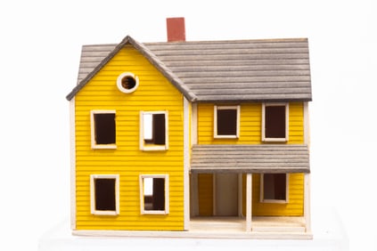 1:144 Scale Yellow Gudgel Dollhouse