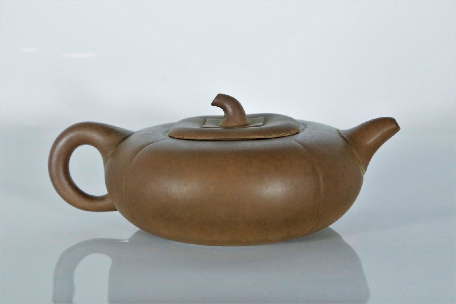 A YiXing clay teapot in the shape of pumpkin: A YiXing clay teapot in the shape of pumpkin Chinese Qing dynasty Size:17cmx12.5cmX6.5cm(1in=2.54cmï¼‰