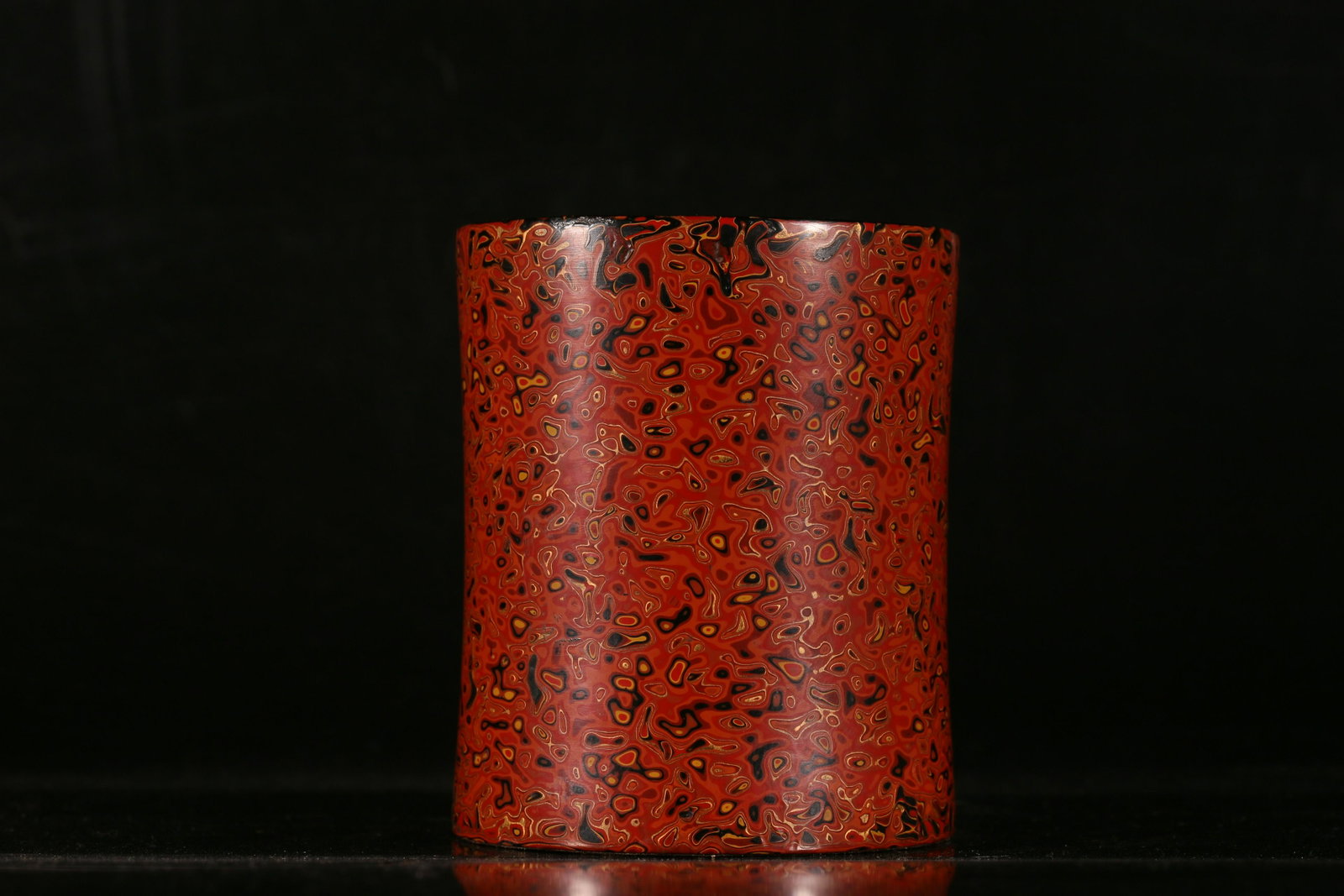 A pineapple lacquer brush pot: A pineapple lacquer brush pot Chinese Ming Dynasty Mark of XuanDe Size:10cmx12cm
