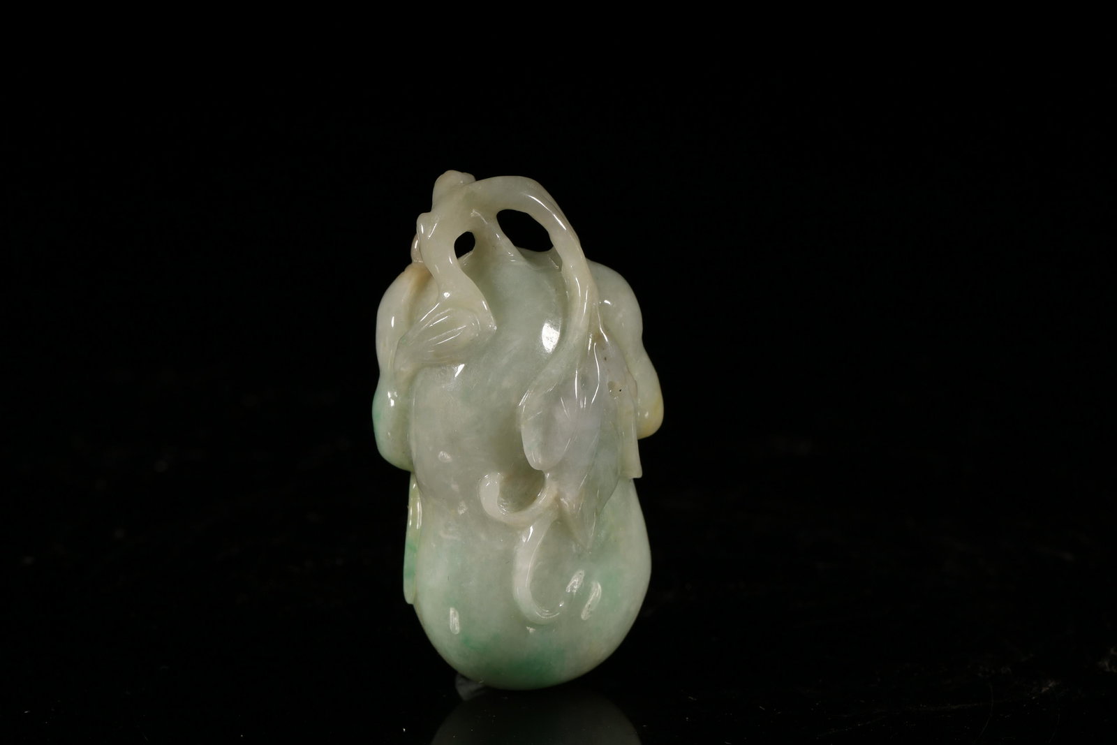 A Rare and Fine Jadeite Gourd: A Rare and Fine Jadeite GourdChinese Qing Dynasty Size: 3cmX2.5cmX6cm