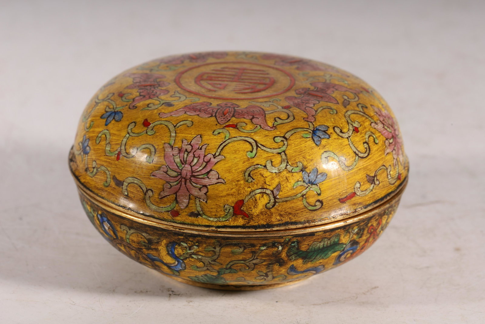 An Exceptional and Rare Cloisonne 'Bo Gu Painting': An Exceptional and Rare Cloisonne 'Bo Gu Painting' Boxes and Covers with Flower PatternChinese Qing Dynasty Mark and Period of Qianlong (1736-1795) Size 10.3cmX5.5cm