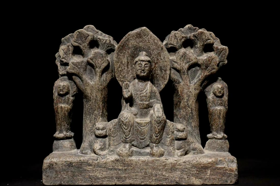 A Very Rare Bluestone Buddist Altar: A Very Rare Bluestone Buddist AltarChinese Han Dynasty Size:28cmX30cmX10cm