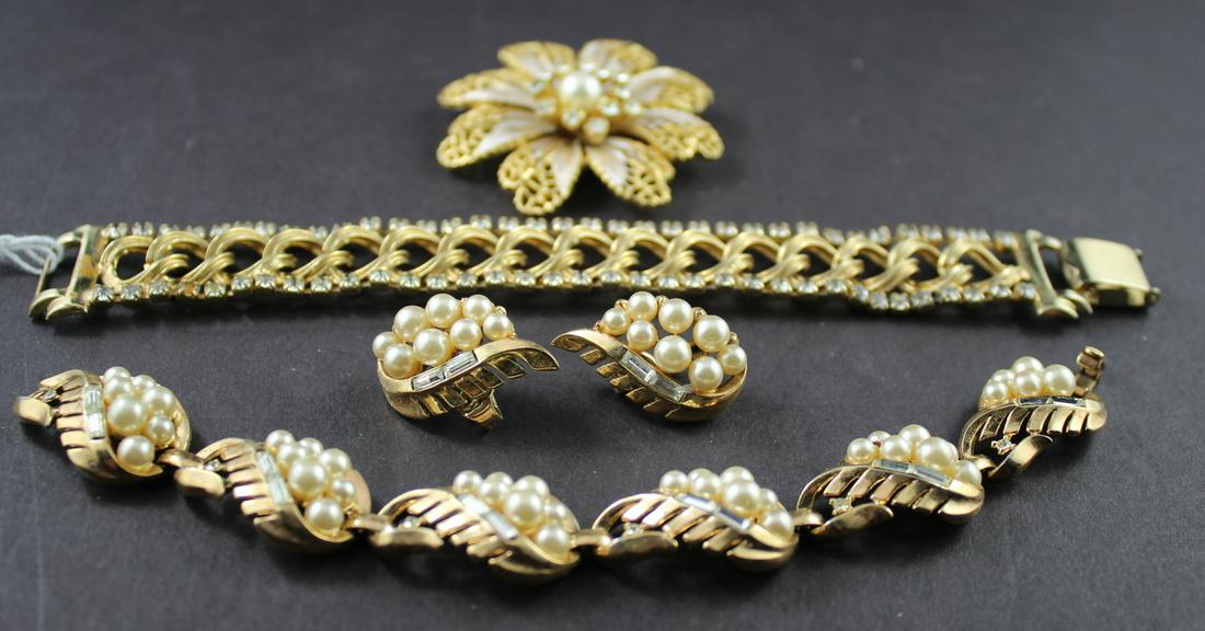 Vintage Costume Jewelery Lot (1 of 8)