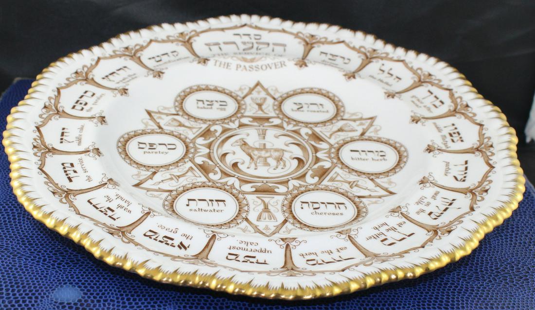 English Spode Sedar Plate: Antique English Spode Bone China Sedar Plate - Gold Gilt Rim. 10"diameter. Marked 'SPODE BONE CHINA ENGLAND'. In Collects Box. Fine Condition