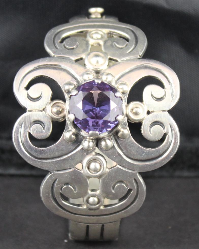 Vintage Mexican Sterling Bracelet. (1 of 3)