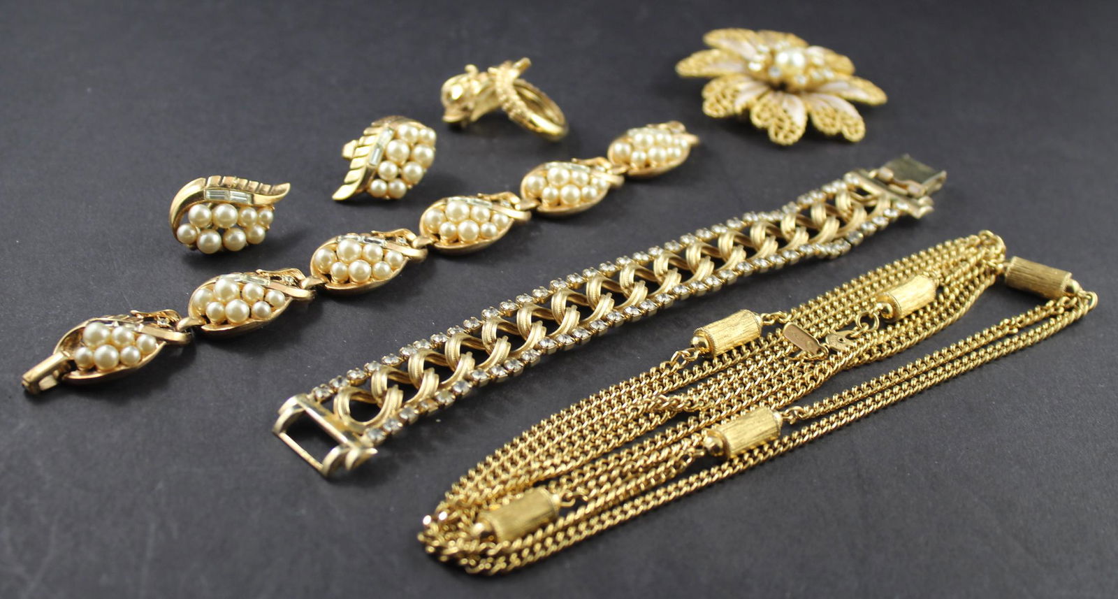 Vintage Costume Jewelery Lot(4pcs.) (1 of 6)