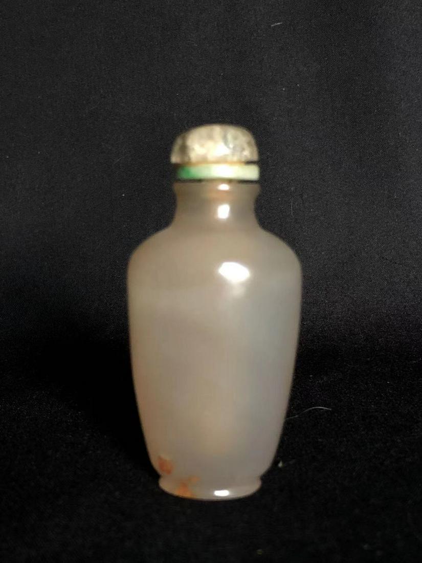 An Agate Snuff Bottle, Qing Dynasty (1 of 3)