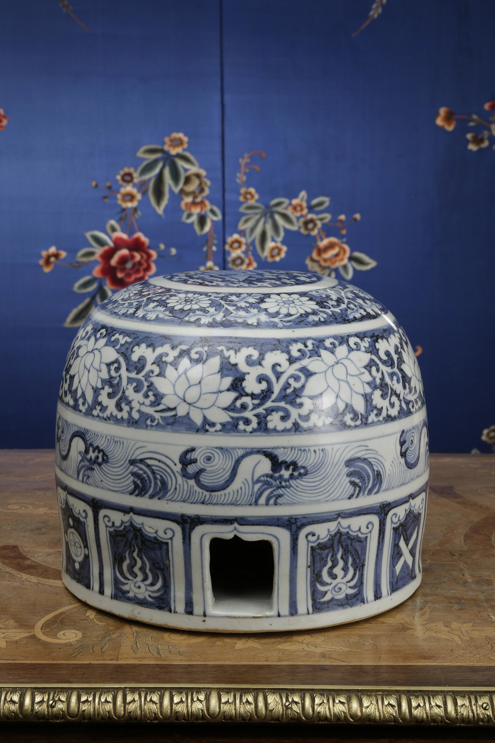 A BLUE & WHITE PORCELAIN BOX AND COVER. YUAN DYNASTY. (1 of 9)