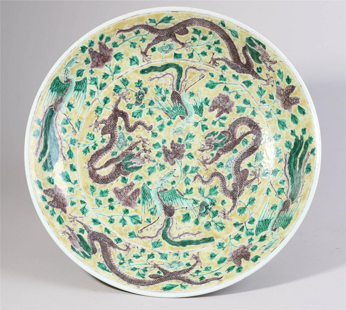 A FAMILLE VERTE 'Dragon & Phoenix' DISH. KANGXIE PERIOD, QING DYNASTY. (1 of 11)