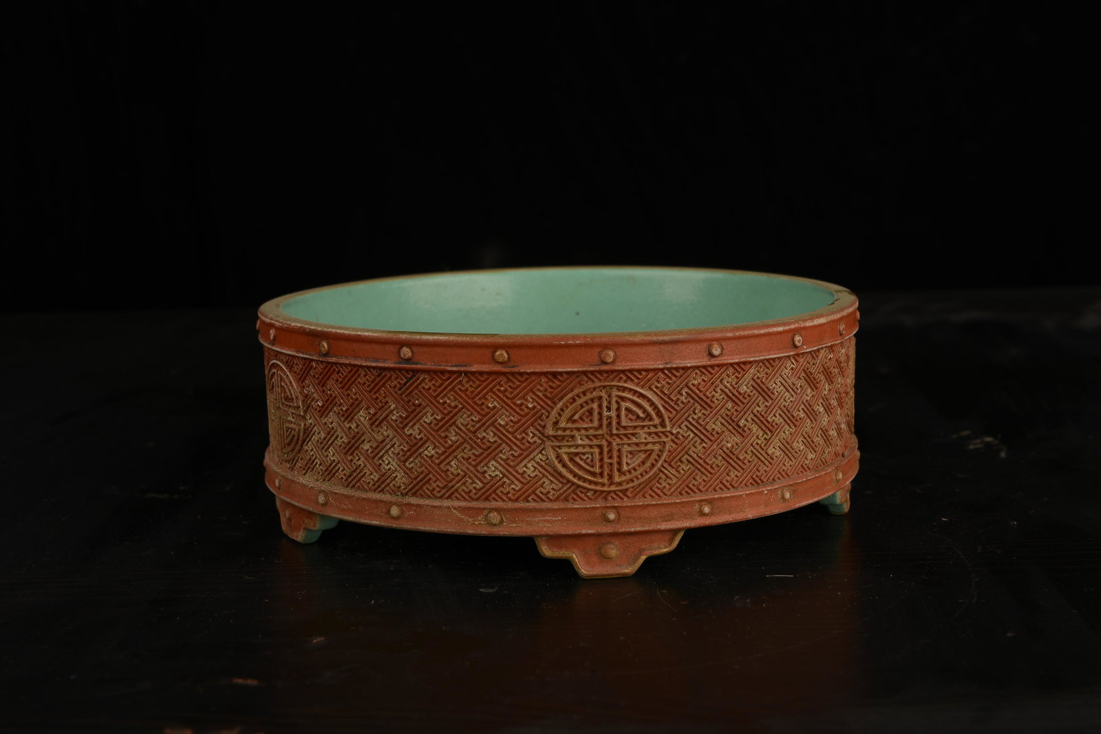 A RED-GLAZED DISH. QING DYNASTY. (1 of 6)
