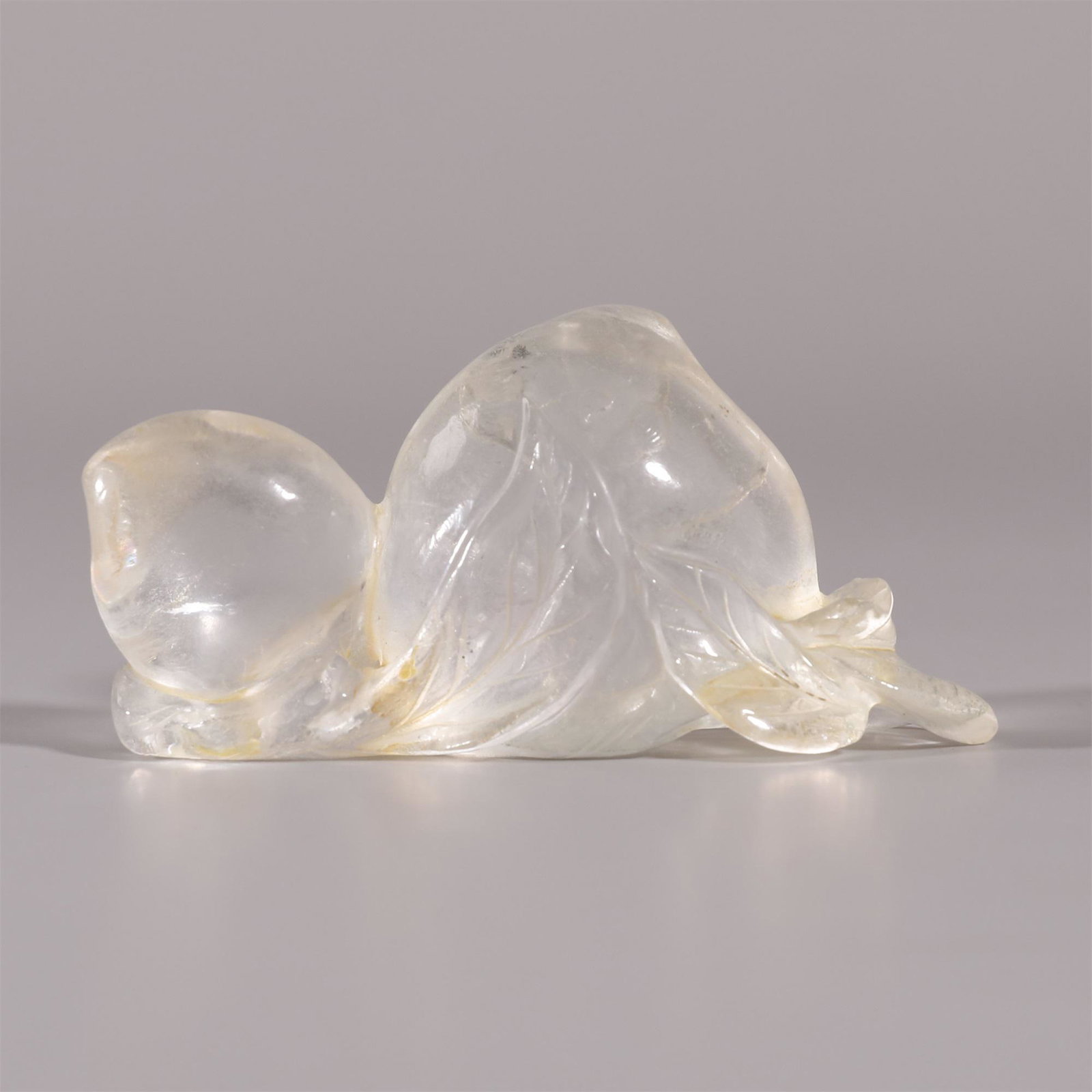 A CRYSTAL CARVING BRUSH HOLDER.  QING DYNASTY. (1 of 8)