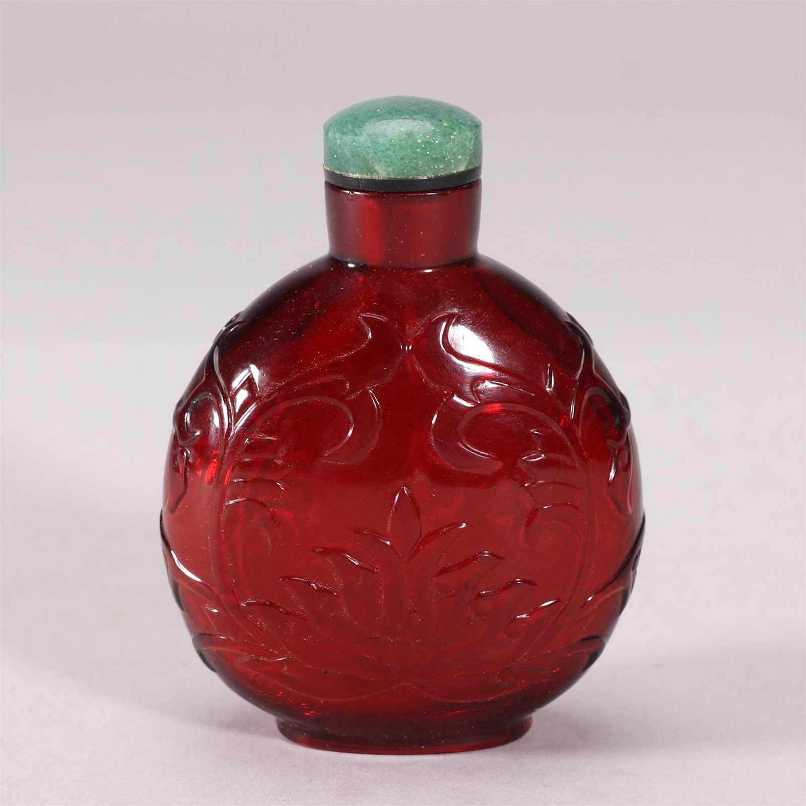 A RED ENAMELED GLASS SNUFF BOTTLE. 18TH CENTURY. (1 of 5)