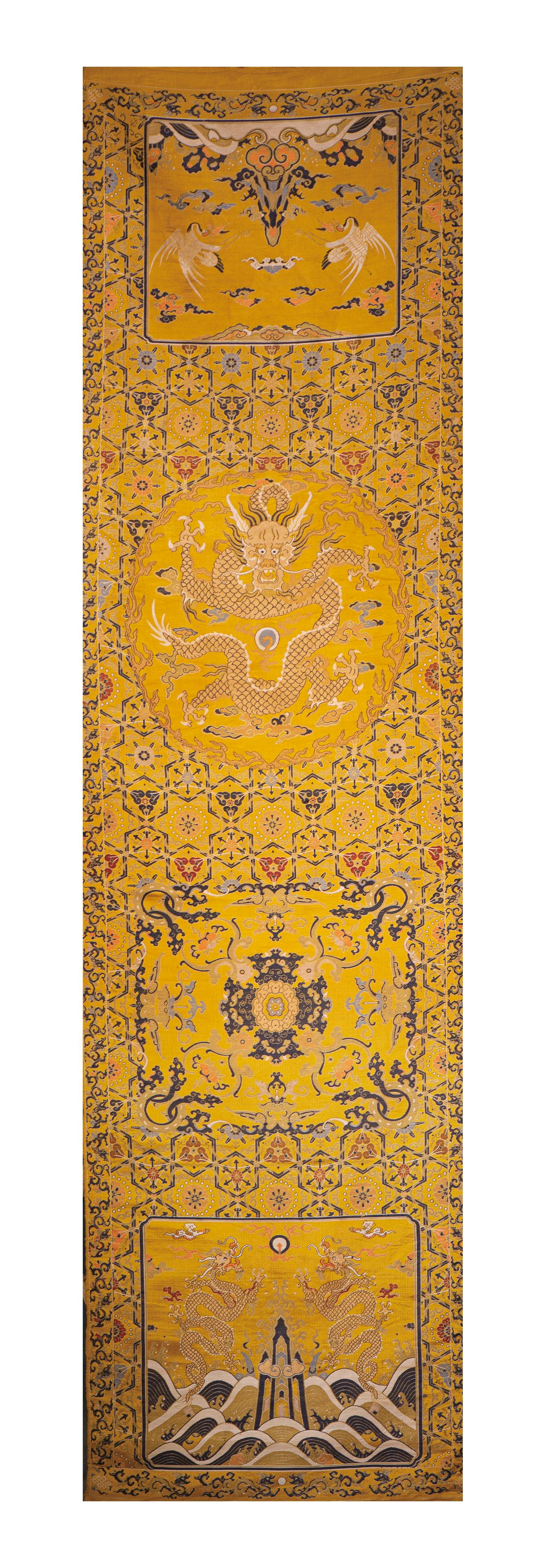 A YELLOW CAPE WITH 'DRAGON' EMBROIDERY: QING DYNASTY/ 196cm Length. 53cm Width.