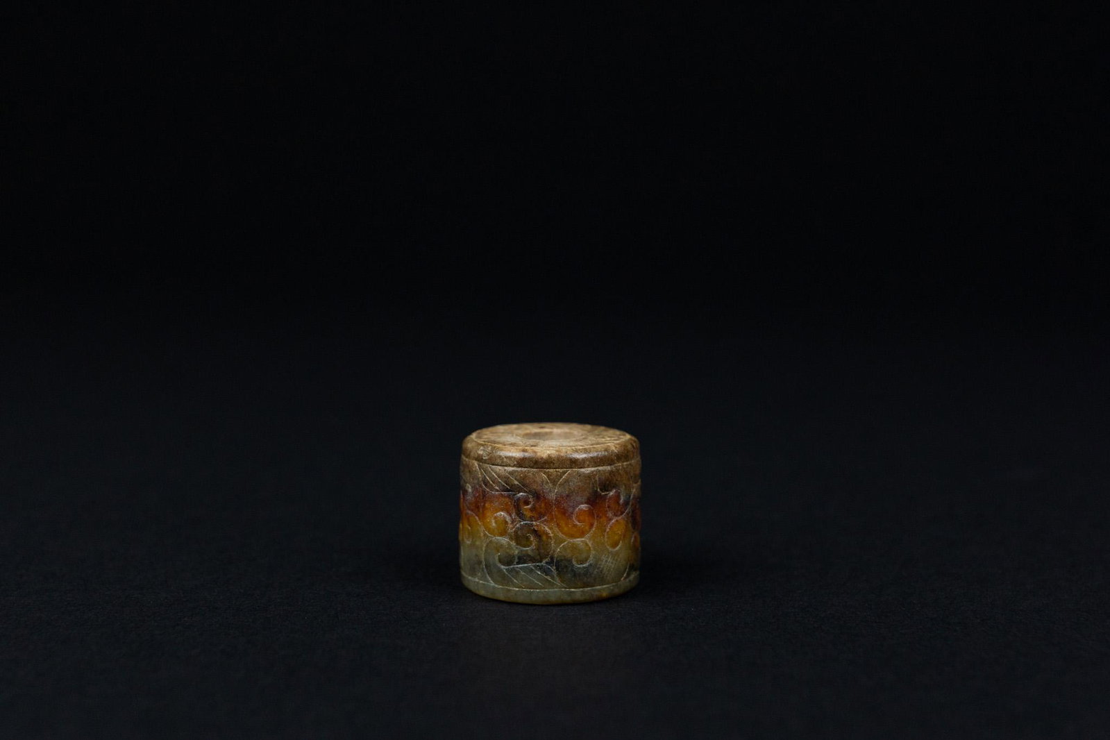 A JADE LEZI: WARRING STATES TO HAN (475 -206 B.C.) 玉勒 3 cm Diameter