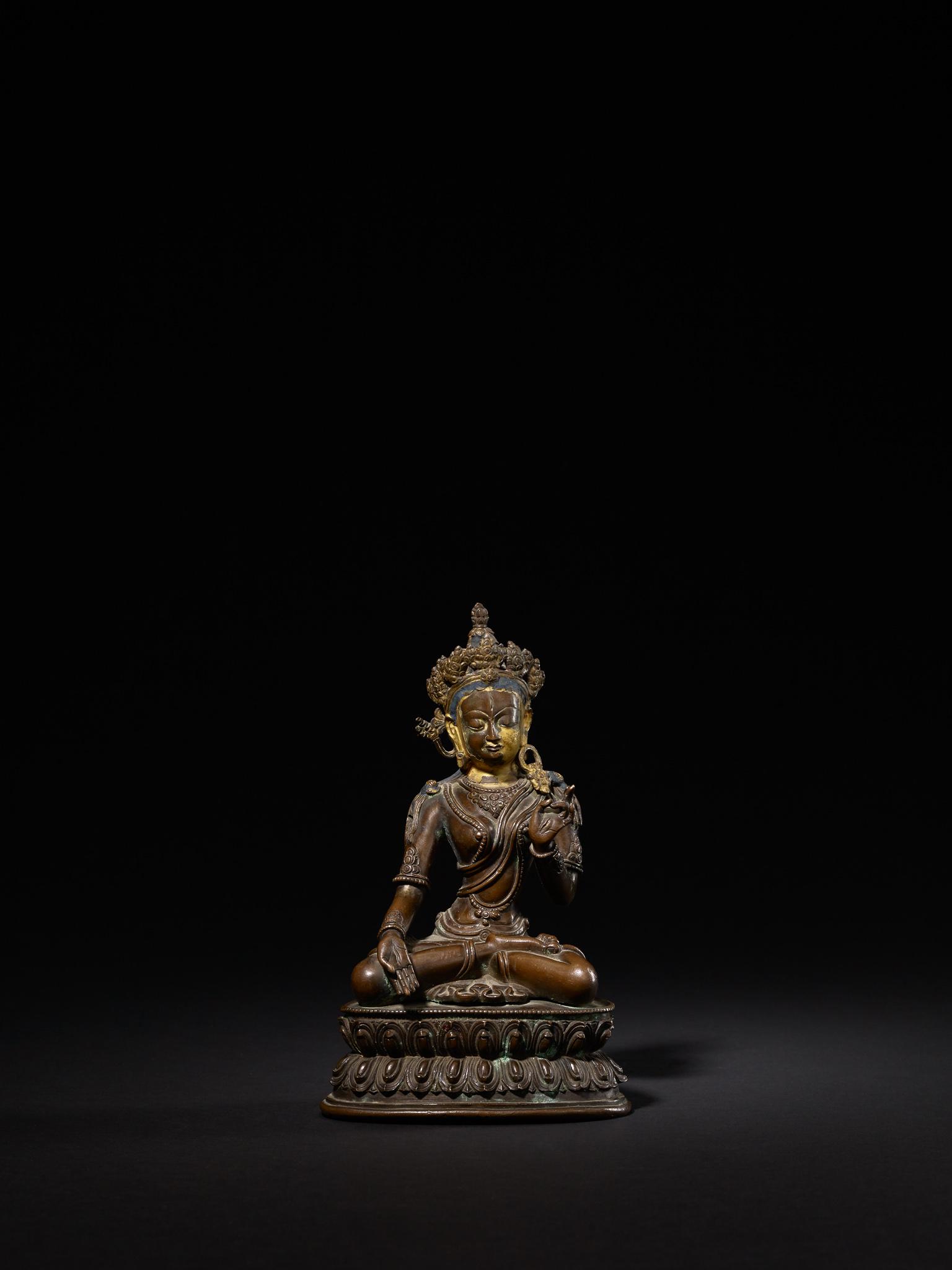 A COPPER FIGURE OF WHITE TARA (1 of 1)