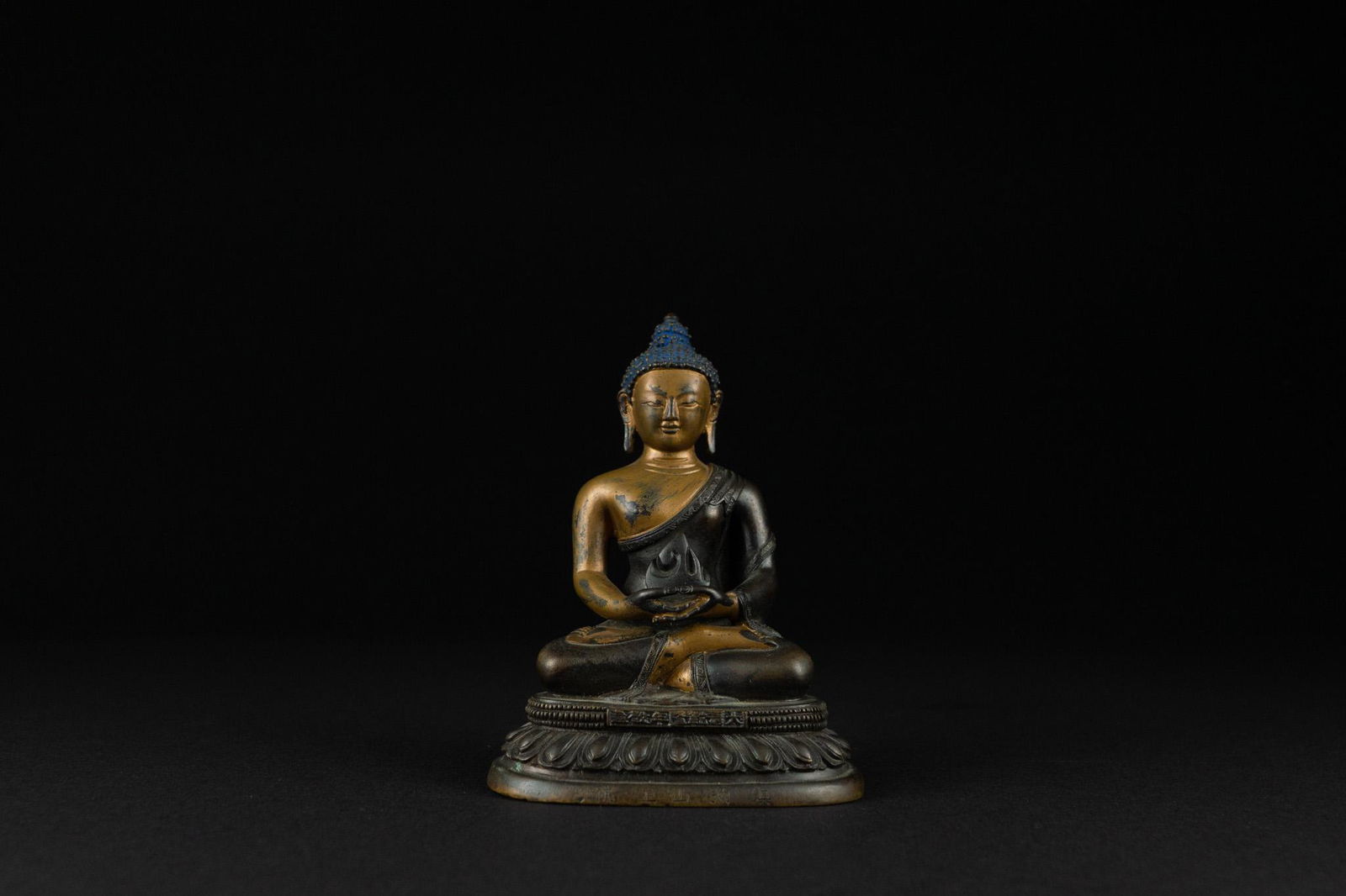 A RARE BRONZE FIGURE OF MOUNT SUMERU BUDDHA (1 of 5)