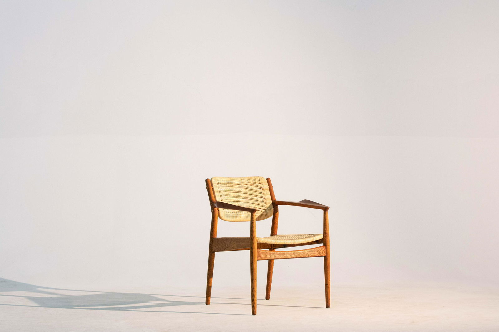 A MODEL-51A ARMCHAIR,: Arne Vodder Model-51A 扶手椅 67 cm Length/ 60 cm Width/ 80 cm Height 拍品描述:身為 Finn Juhl 的優秀門生，Arne