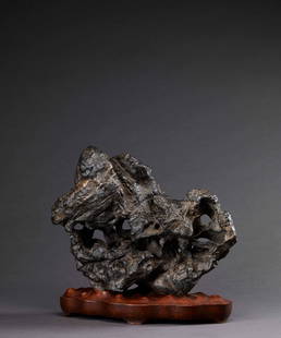 A LINGBI SCHOLAR'S ROCK, QING (1644-1911 A.D.): 清 靈璧石 23cm Height