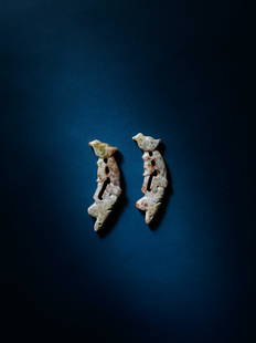 A PAIR OF 'MYTHICAL BEAST' JADE PLAQUES, NEOLITHIC PERIOD: 良渚文化 玉神人擎鳥珮一對 8 cm Length. 