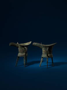 A PAIR OF BRONZE RITUAL WINE VESSEL, 'JUE',: 商早期 獸面紋爵一對 通高14.8 cm Height 來源 : 台灣私人收藏 