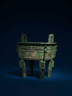 A RARE AND MAGNIFICENT BRONZE FOOD RITUAL VESSEL, FANG-DING, LATE SHANG: 商晚期 青銅龍紋「亞憲」方鼎 23 cm Height 